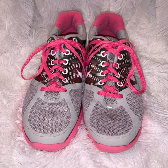 Nike Tennis Shoes - Picture 2 of 3